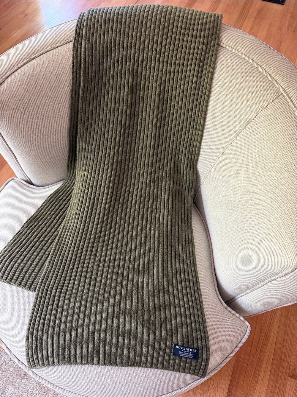 Luxurious Burberry London Ribbed Knit Wrap Scarf